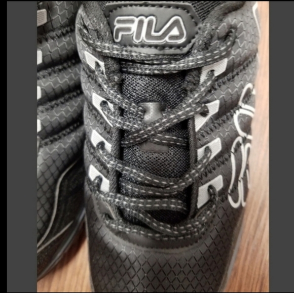 MAKE AN OFFER!! Fila Mens Cool Max  Memory foam Sneakers - Picture 6 of 6